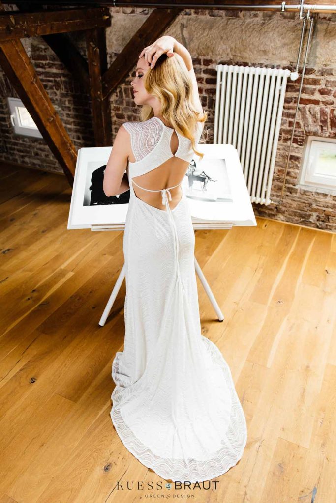 Designer 4 küssdiebraut - Hazel - figurbetontes Brautkleid mit sexy Rückenausschnitt