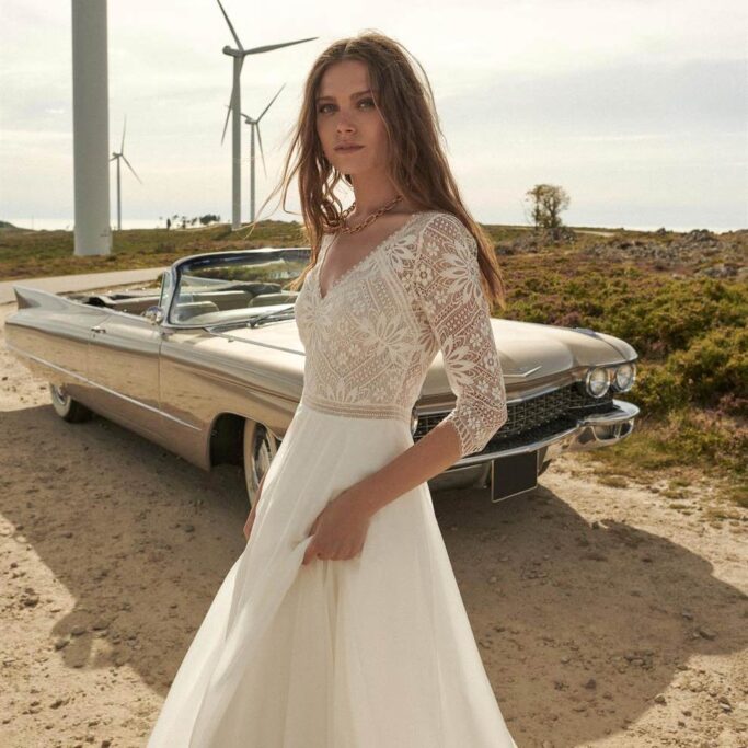 Cannon von Rembo Styling - langärmeliges Brautkleid mit Spitzenoberteil und fließendem Chiffonrock